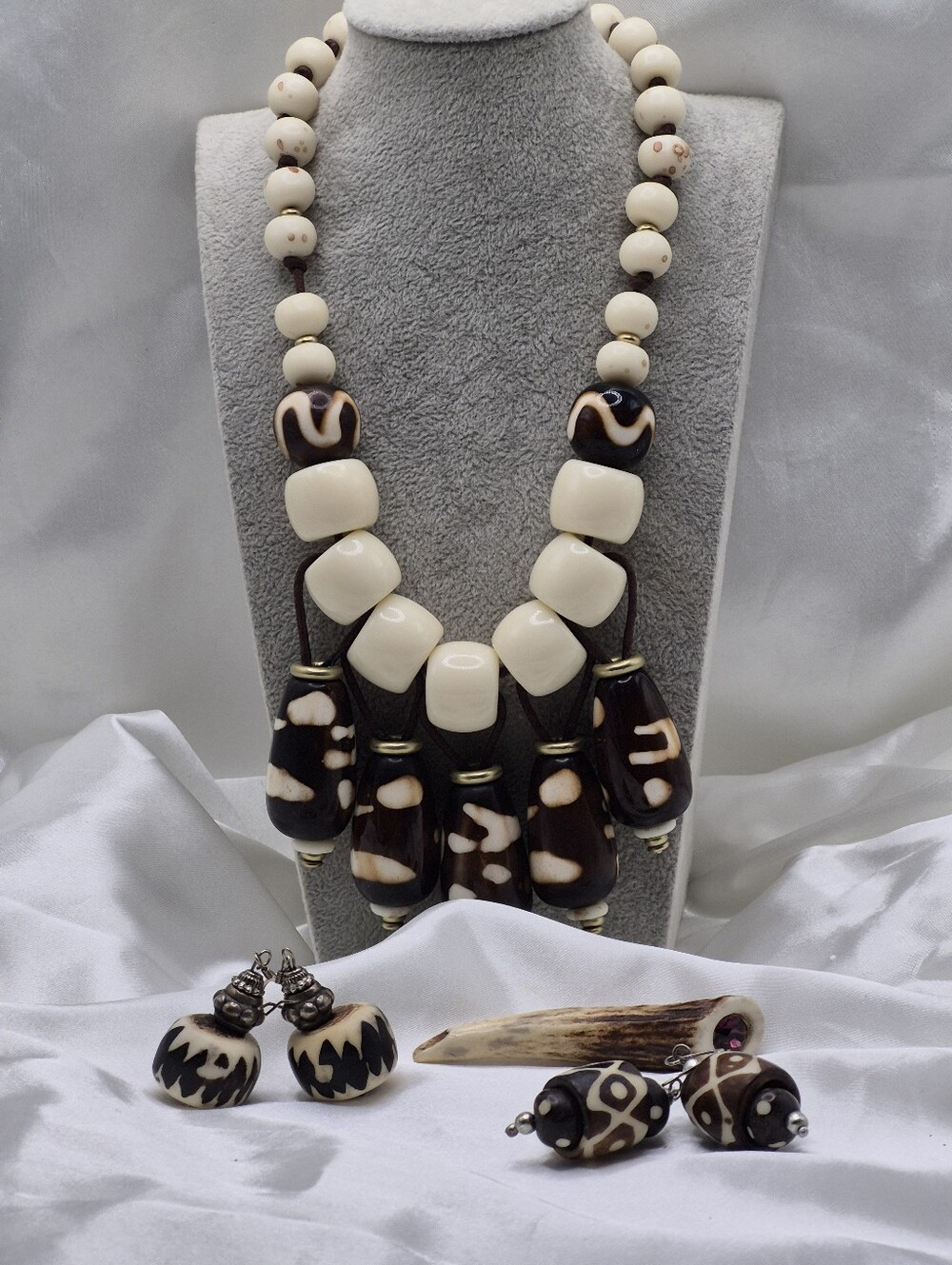 Chico's Necklace & 2 Sets Of Matching Earrings & Horn Brooch!  Tribal Cultural